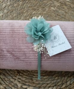 Diadema con clavel grande de bambula